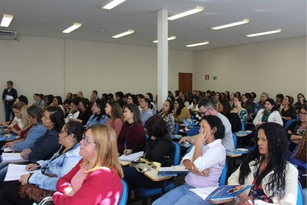 Educadores do Vale do Aço participam de encontro para discutir o Currículo Referência Minas Gerais