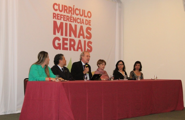 Secretaria de Educação e Undime entregam Currículo Referência de Minas Gerais